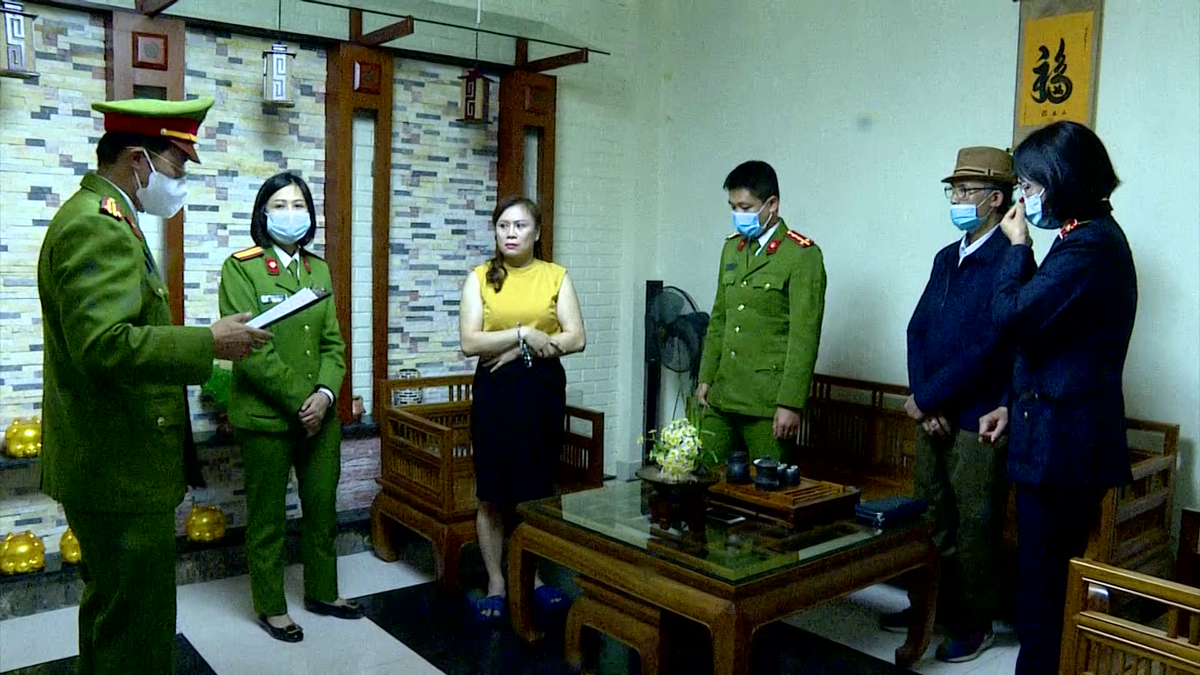 Sai pham dau thau TBYT Son La: Cong ty Hung Phat “day dua” sao?