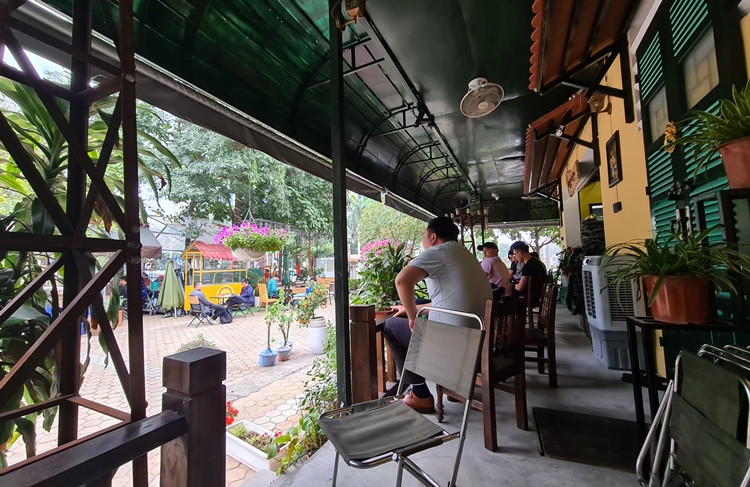 Ha Noi: Nhieu quan cafe “phot lo” chi dao phong dich COVID-19, ngang nhien hoat dong