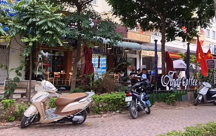 Ha Noi: Nhieu quan cafe “phot lo” chi dao phong dich COVID-19, ngang nhien hoat dong-Hinh-3