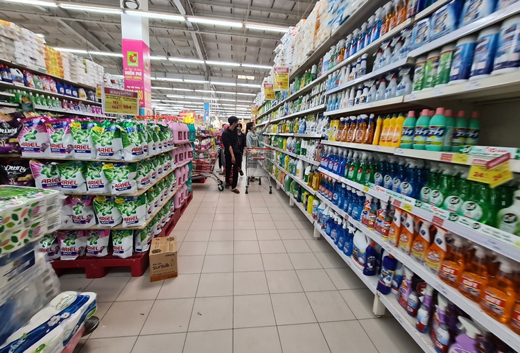 Gian hàng hóa phẩm thưa thớt khách.