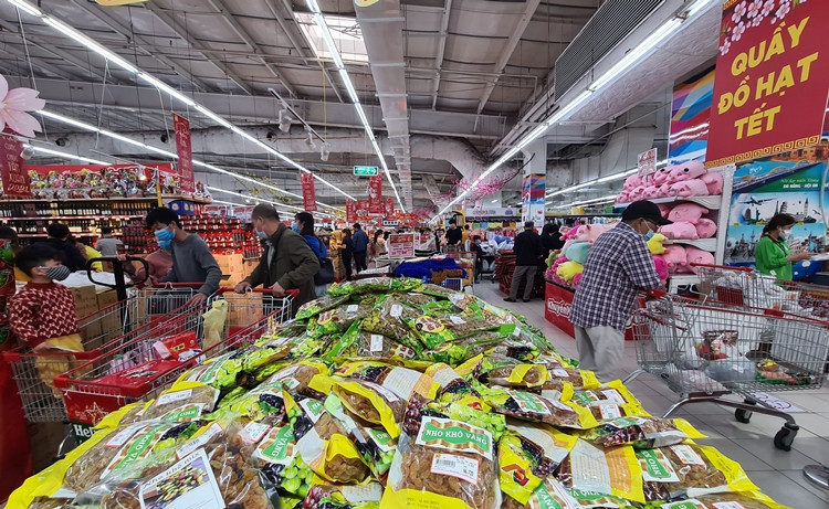 Sản phẩm hạt khô Tết được cung ứng dồi dào.