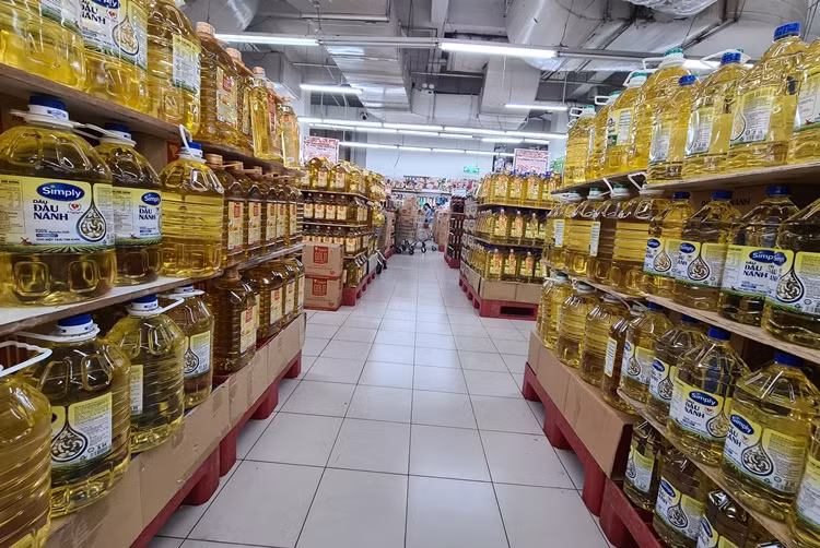 Quầy thực phẩm mặn cũng ít khách ghé qua.