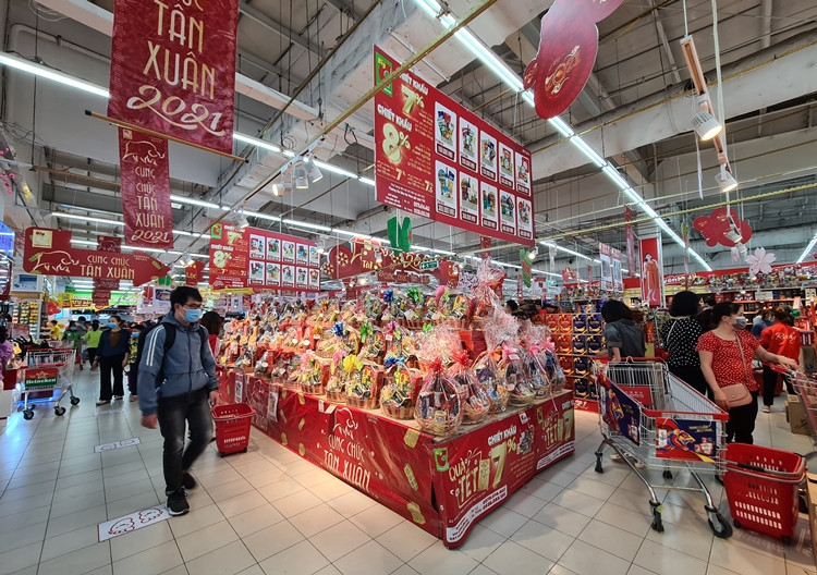 Tuy nhiên, thời điểm PV ghi nhận lượng khách đến siêu thị này mua sắm Tết không quá đông.