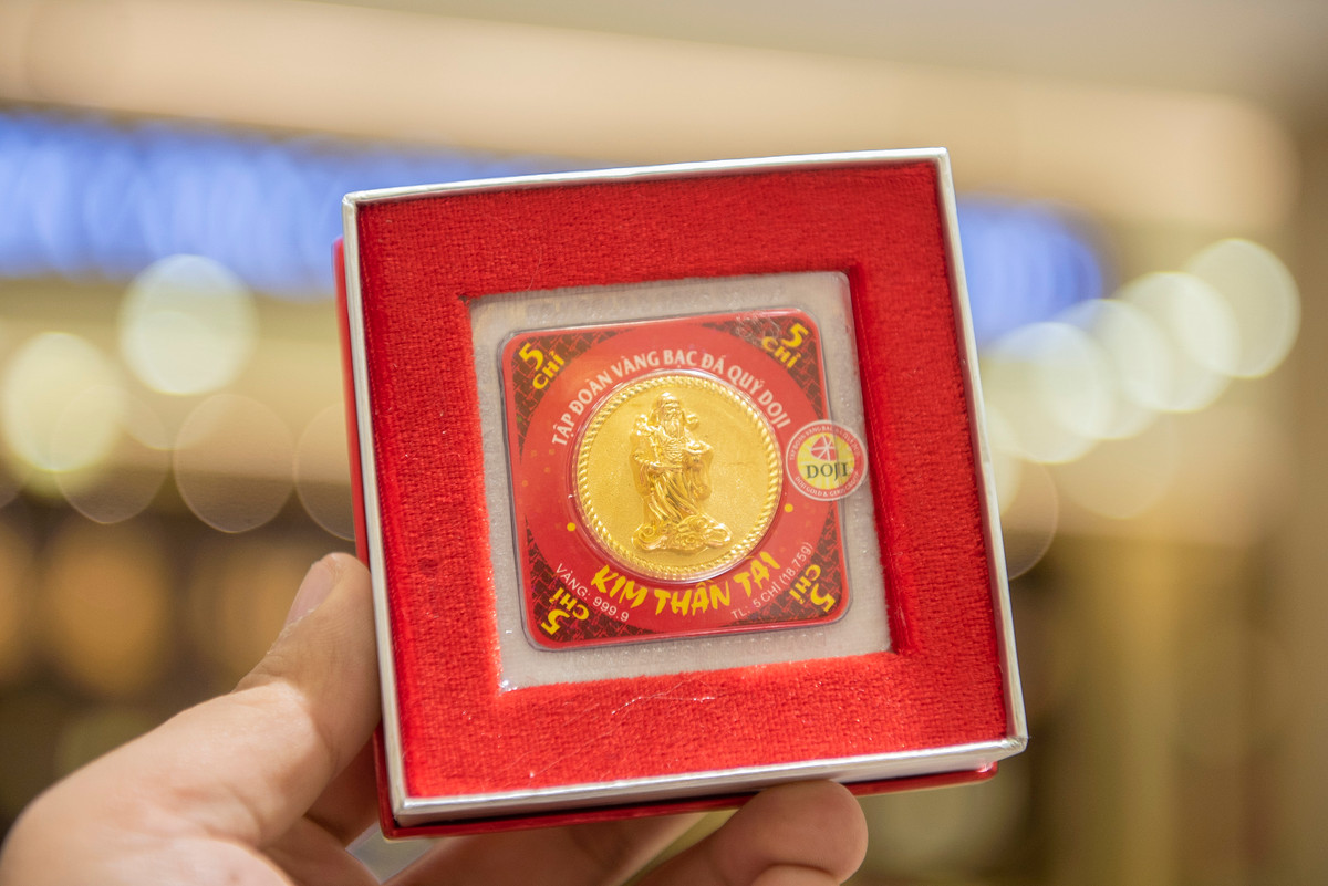 Ngay via Than Tai, DOJI, Bao Tin Minh Chau, PNJ... tung “bao boi” gianh khach?-Hinh-2