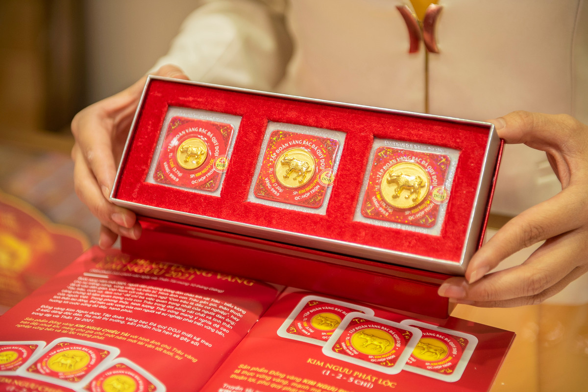 Ngay via Than Tai, DOJI, Bao Tin Minh Chau, PNJ... tung “bao boi” gianh khach?