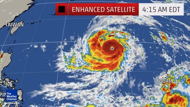 Theo SMH, siêu bão xuất hiện thường xuyên có liên quan với hiện tượng El Nino ở vùng trung và đông Thái Bình Dương. El Nino là thuật ngữ được dùng để chỉ hiện tượng nước biển nóng lên. Nó giúp các trận bão mạnh hơn, kèm theo mưa bão, lụt lội trong khu vực và trên toàn thế giới.