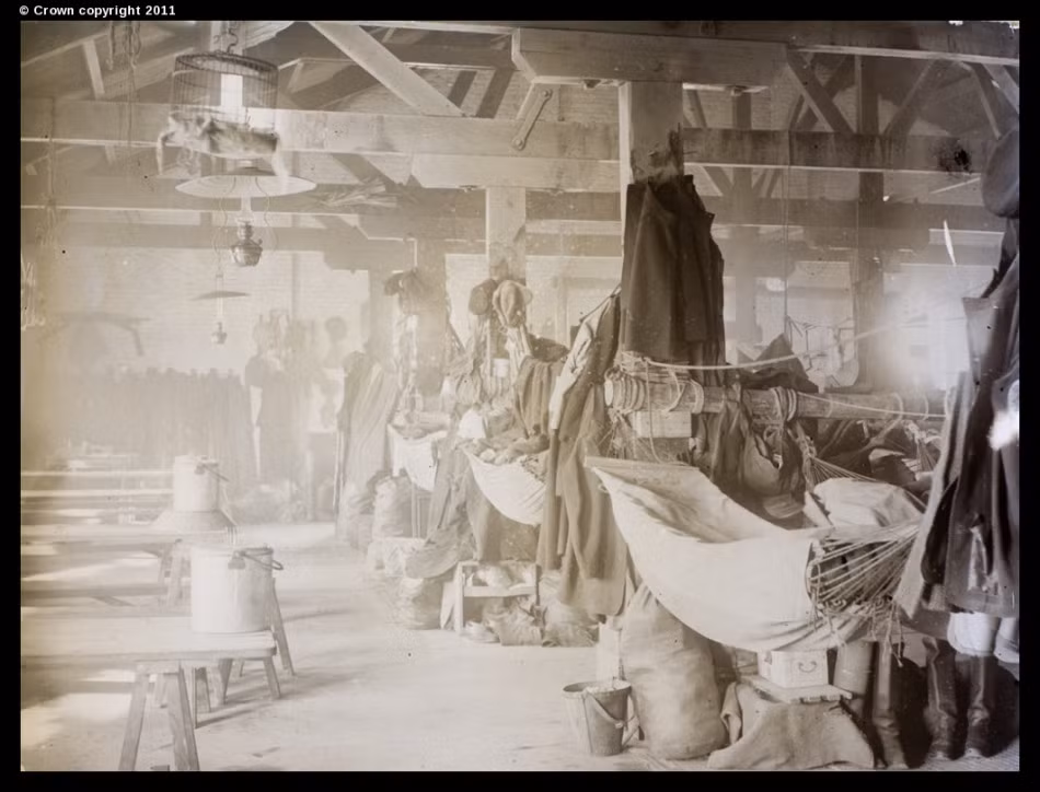 Bên trong doanh trại của liên quân.