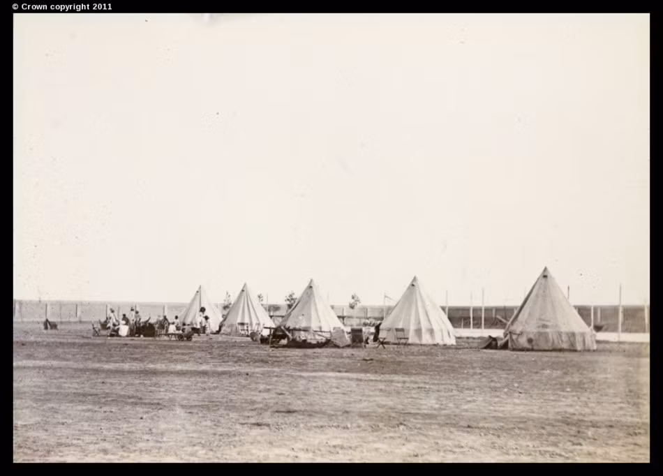 Doanh trại của liên quân.