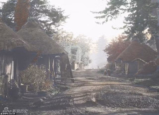 ... và được phản ánh qua trang phục, kiến trúc hay nghi thức truyền thống.