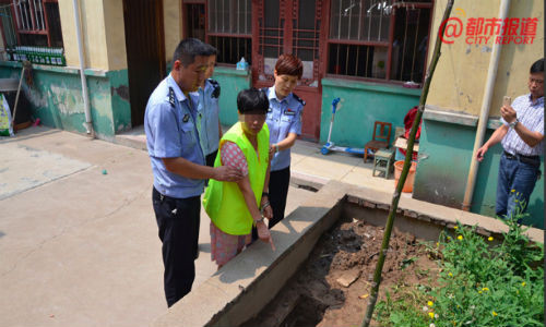 Giet be 5 tuoi, nhet xac xuong cong vi thong minh hon con minh-Hinh-3