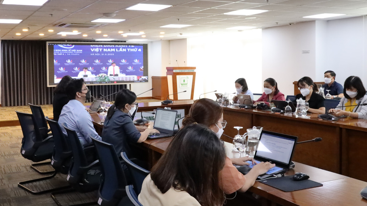 Diễn đàn Kinh tế Việt Nam lần thứ 4 diễn ra ngày 5/6 tại TPHCM Dien dan Kinh te Viet Nam lan thu 4 dien ra ngay 5/6 tai TPHCM