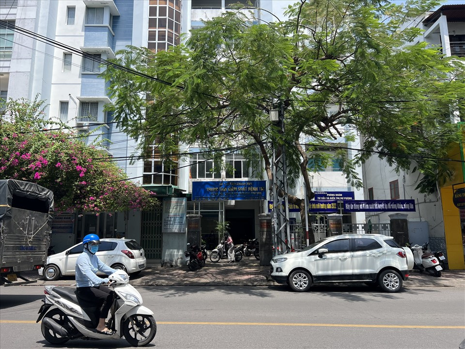 Khanh Hoa: Cong an yeu cau dinh gia thiet bi y te do CDC mua sam