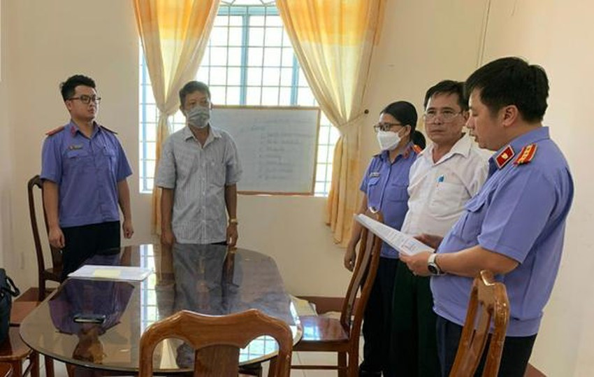 Nguyên chi cục trưởng Thi hành án huyện Thới Lai bị bắt vì tham ô Nguyen chi cuc truong Thi hanh an huyen Thoi Lai bi bat vi tham o