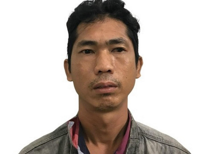 TP HCM: Bắt kẻ cầm dao đâm chết người rồi cố thủ trên mái nhà TP HCM: Bat ke cam dao dam chet nguoi roi co thu tren mai nha