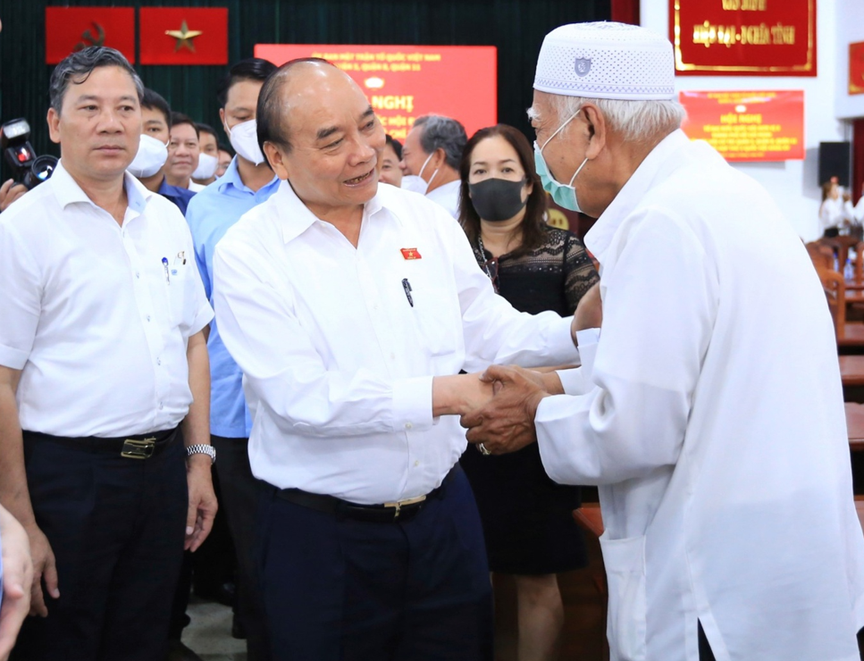 Chủ tịch nước Nguyễn Xuân Phúc: TP HCM đi đầu trong phục hồi việc làm - Hình 2 Chu tich nuoc Nguyen Xuan Phuc: TP HCM di dau trong phuc hoi viec lam-Hinh-2