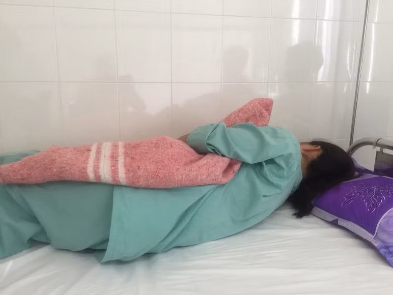 Bac si bi to danh nu thuc tap bat ngo xin nghi viec