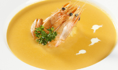 Ở giai đoạn ăn dặm, các mẹ có thể nấu cháo tôm bí đỏ cho các bé. Cháo bí đỏ nấu tôm là một món dễ ăn với các bé và vẫn đảm bảo đầy đủ các dưỡng chất cần thiết.