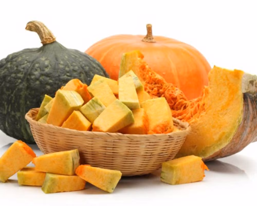 Bí đỏ là thực phẩm giàu dinh dưỡng, bổ máu rất tốt đối với trẻ, đặc biệt là các bé trong giai đoạn ăn dặm. Dưới đây là một vài loại thực phẩm nấu với bí đỏ phổ biến, bổ dưỡng, các mẹ có thể tham khảo cách nấu cho con. 