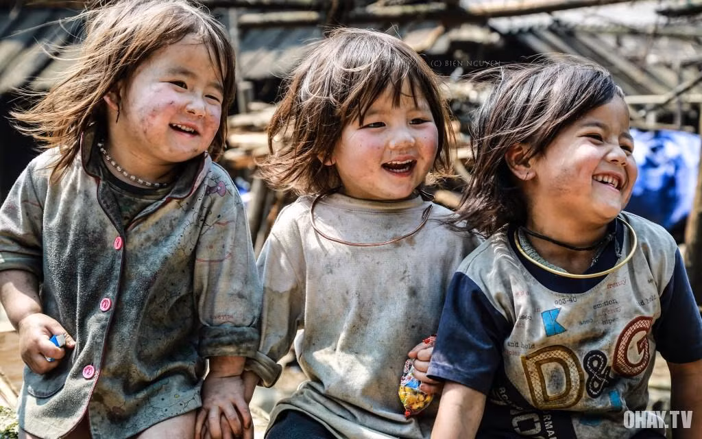 Những em nhỏ dân tộc thiểu số nhìn rất bụ bẫm và đáng yêu. Ảnh: Ohay.