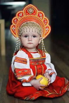 Một cô bé Nga cực đáng yêu trong trang phục truyền thống của đất nước này. Ảnh: Pinterest.