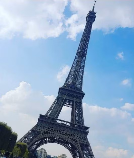 Hay dưới con mắt có phần "trần tục" của những phó nháy nghiệp dư.