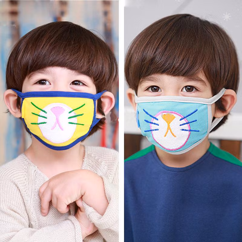 Không khí ngày càng ô nhiễm, việc đeo khẩu trang cho bé là điều cần thiết nhưng không mấy ông bố bà mẹ biết cách chọn khẩu trang phù hợp cho trẻ.