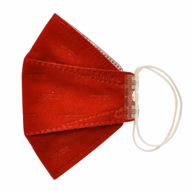 Trên thị trường hiện nay đã xuất hiện khá nhiều loại khẩu trang y tế dành cho bé, những loại khẩu trang này được bán theo hộp với số lượng lớn và cha mẹ nên bỏ đi sau một lần sử dụng, tránh sử dụng đi sử dụng lại nhiều lần.