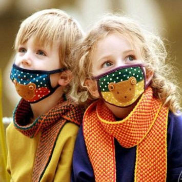 Những mẫu khẩu trang cho bé vào mùa đông rất dày, ấm nhưng vẫn cực nhí nhảnh đáng yêu cho trẻ.