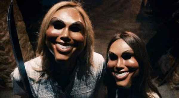 Chiếc mặt nạ gớm ghiếc của cặp đôi giết người mua vui trong phim "The Pudge" (tạm dịch là "Thanh trừng") khiến khán giả ám ảnh. Ảnh: Thewondrous.