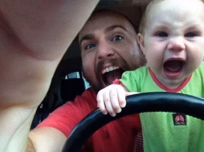 Hoặc con là người đưa bố đi khắp thế giới.