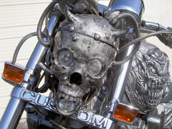 Mặc dù vậy vẫn có nhiều người không vừa ý với những dịch vụ độ sẵn này, họ bỏ ra cả tháng trời làm việc để tự tay độ cho đứa con tinh thần của mình.