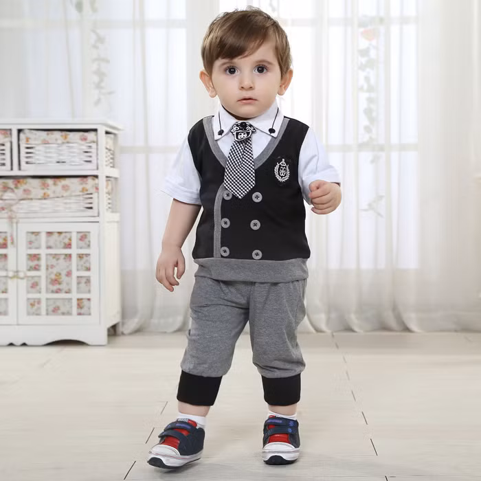 Ngoài ra, các mẹ cũng có thể lựa chọn quần lửng hoặc quần dài cho các bé nhất là khi mùa đông sắp tới.