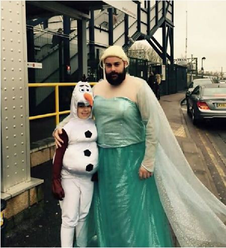 Tạo hình cực độc với hình ảnh công chúa và người tuyết trong bộ phim "Frozen". Chỉ có điều cô công chúa này cần giảm cân ngay lập tức.