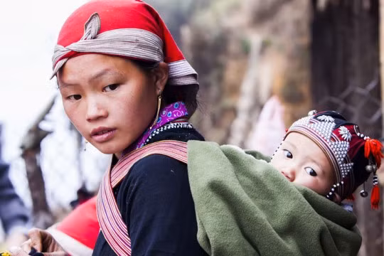 Thay vì "check-in" và "tự sướng" liên tục trong suốt chuyến đi, bạn cũng đừng nên bỏ lỡ những khoảnh khắc đời thường xung quanh mình. Ảnh: UNDP.