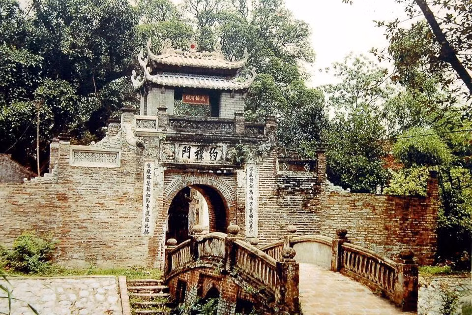 Những ngôi làng cổ kính thậm chí vẫn gìn giữ được những công trình xưa cũ rất lâu đời. Ảnh: Hanoispanorama skylinegallery.