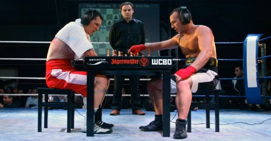 Một trong những môn thể thao kỳ dị nhất quả đất chính là môn cờ vua boxing. Mỗi khi bạn bị ăn một quân nào đó thì cũng sẽ được "khuyến mãi" thêm một cú đấm từ đối thủ. Ai mất vua hoặc bị ngất xỉu trước sẽ bị xử thua.