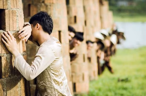 Trò chơi trốn tìm. Ảnh: tuoitre.