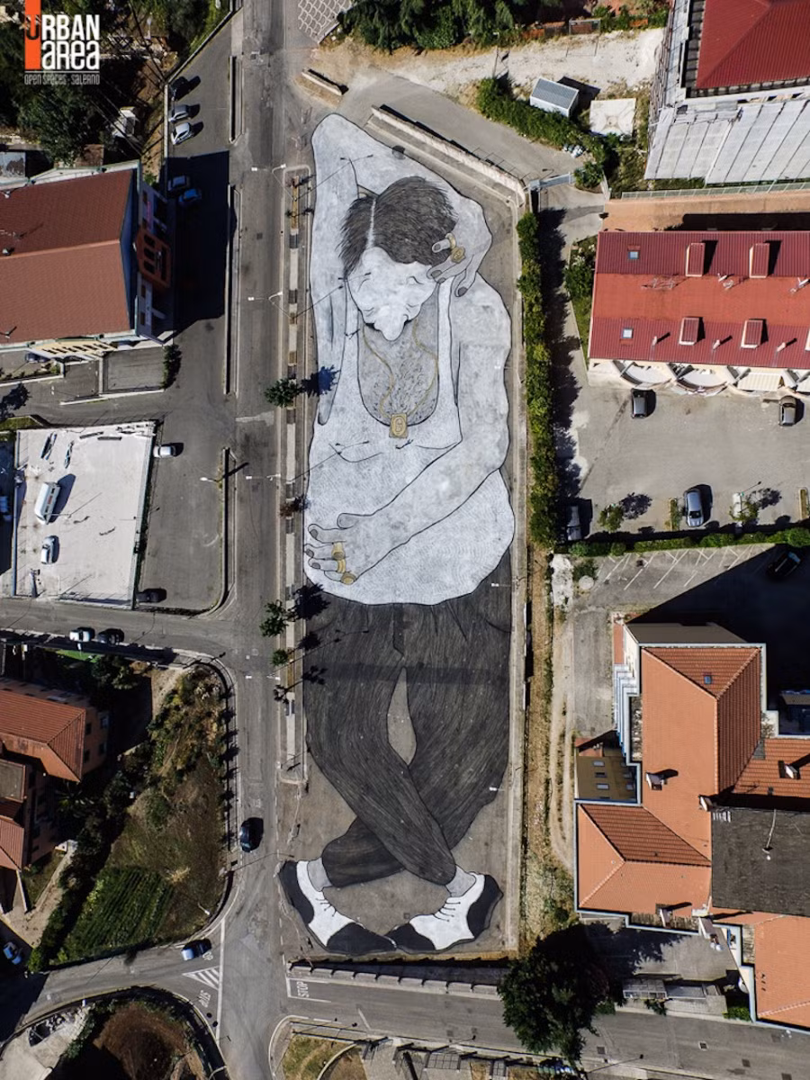 Hay như một bức tranh phủ kín cả khu đỗ xe như thế này và chỉ có thể nhận ra khi nhìn từ trên cao. Ảnh: Brightside.