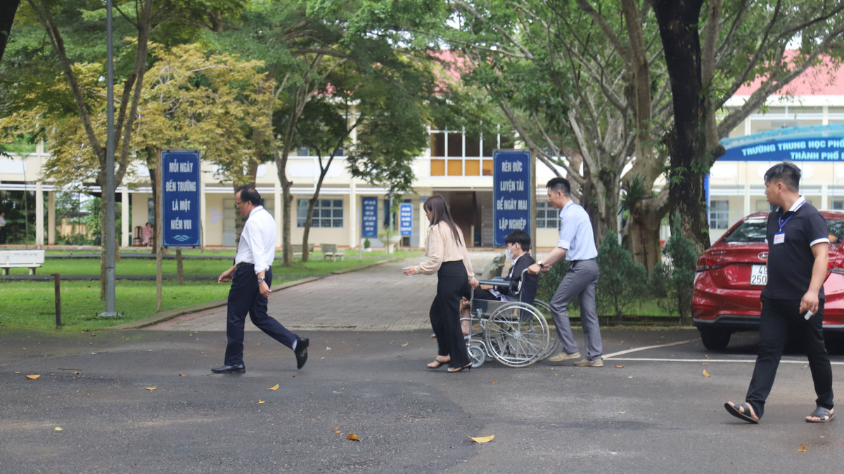 Lam Dong: Bi tai nan van chiu dau de hoan thanh thi mon Toan-Hinh-2