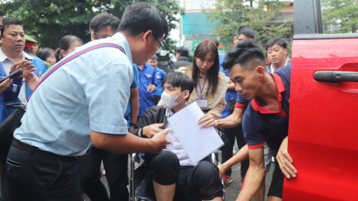 Lam Dong: Bi tai nan van chiu dau de hoan thanh thi mon Toan