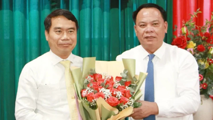 Dong Nai: Ong Nguyen The Phong lam quyen Chu tich UBND huyen Nhon Trach