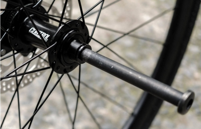 Khách hàng “tố” gì về xe đạp carbon của vợ chồng bà Lê Diệp Kiều Trang? - Hình 3 Khach hang “to” gi ve xe dap carbon cua vo chong ba Le Diep Kieu Trang?-Hinh-3