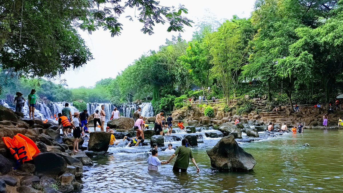 Bên trong khu du lịch sinh thái thác Giang Điền. (Ảnh: Facebook).