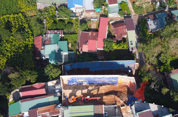 Đồng thời với việc phạt tiền, UBND TP Bảo Lộc buộc ông Hòa phải phá dỡ công trình vi phạm trong thời gian 30 ngày kể từ ngày nhận quyết định xử phạt. (Ảnh: Người lao động).