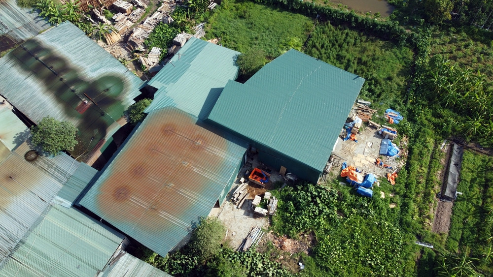 Theo ông Hoa, trước tiên, huyện Đan Phượng sẽ tuyên truyền, vận động người dân tự tháo dỡ các nhà xưởng sai phạm ở khu Trũng Phan. "Nếu hộ nào cố tình, không chấp hành chúng tôi sẽ thực hiện theo quy định", ông Hoa nhấn mạnh, và khẳng định: “Nếu không dỡ tôi xin chịu, xin nghỉ việc. Tôi hứa như vậy”.