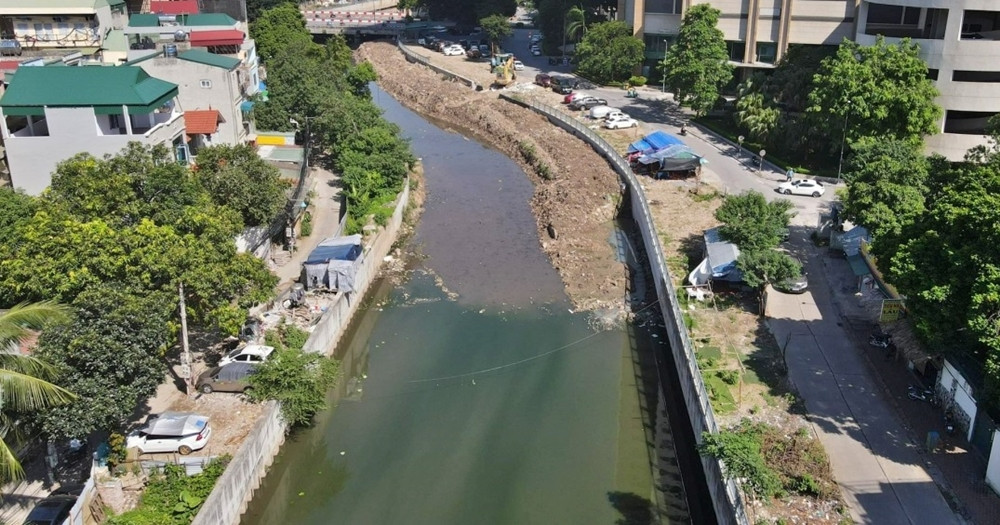 Chủ tịch UBND quận Hà Đông Cấn Thị Việt Hà cho biết, dự án có tổng diện tích cần giải phóng mặt bằng là 30,7 ha, sau rà soát cần GPMB 29,15 ha. Hiện đã GPMB được 28,45 ha, đạt 97,59% và đã bàn giao cho chủ đầu tư 26,32 ha để thi công. Quá trình GPMB có nhiều khó khăn do vướng nhiều cơ chế chính sách vì dự án trải qua nhiều giai đoạn. (Ảnh: VOV).