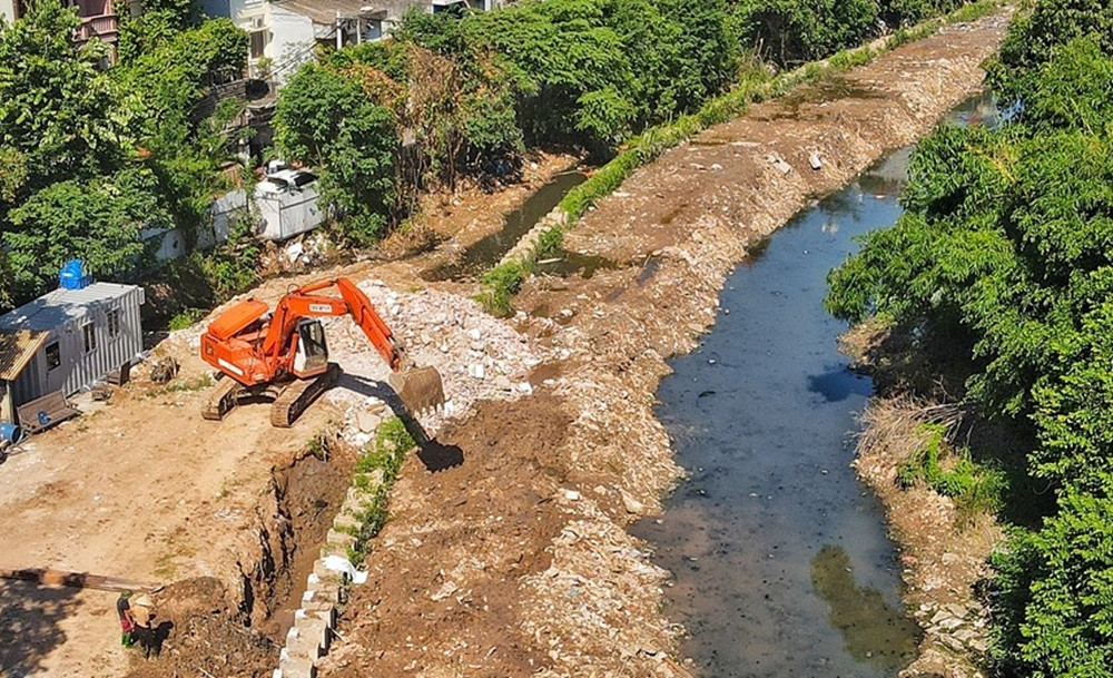 Về tiến độ, Phó Chủ tịch UBND TP Hà Nội Nguyễn Mạnh Quyền cho biết, sau khi GPMB xong, các đơn vị thi công, chủ đầu tư sẽ tiếp tục xây dựng kênh dẫn nước La Khê. (Ảnh: Đại Đoàn Kết).