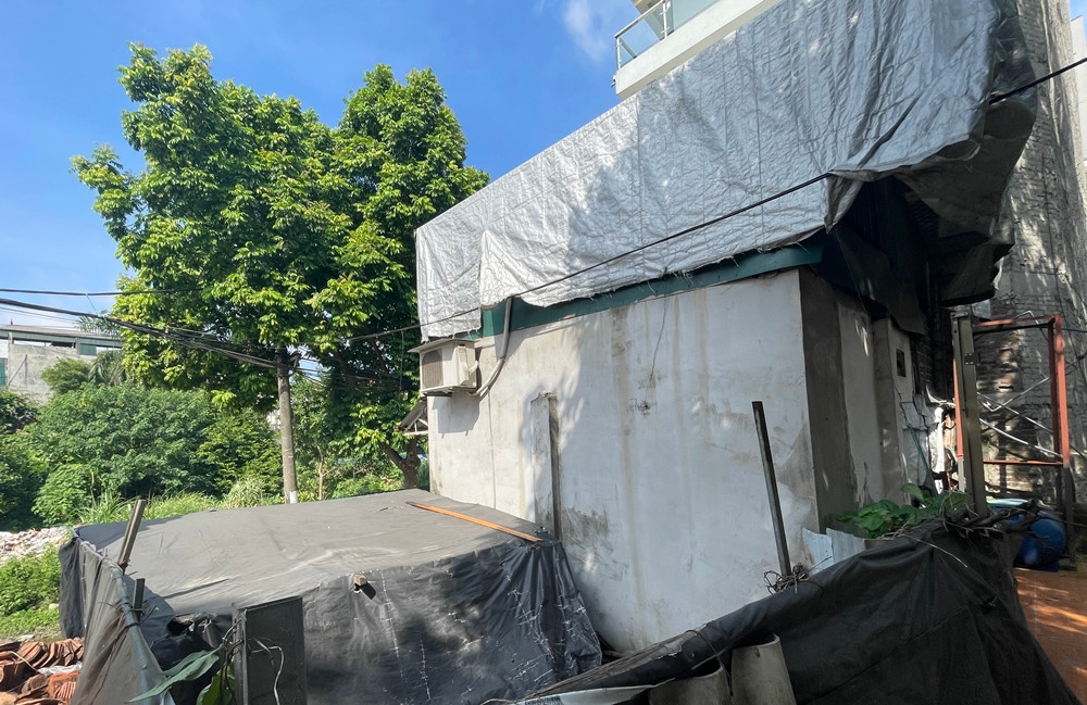 Liên quan đến sự việc, ngày 29/6/2023, Văn phòng Thành ủy Hà Nội có công văn truyền đạt ý kiến chỉ đạo của Bí thư Thành ủy về các vấn đề, vụ việc bức xúc trên địa bàn thành phố do báo chí phản ánh. Về việc này, Chủ tịch UBND TP Hà Nội chỉ đạo Giám đốc, thủ trưởng các cơ quan, đơn vị chỉ đạo kiểm tra, làm rõ thông tin và xử lý các vấn đề báo chí phản ánh theo quy định pháp luật. Trong đó, UBND quận Nam Từ Liêm làm rõ thông tin “Cần xử lý dứt điểm việc tái lấn chiếm chùa cổ Linh Thông”. Báo cáo kết quả kiểm tra, xử lý về Ban Tuyên giáo Thành ủy, UBND thành phố trước ngày 15/7/2023, thực hiện thông tin trả lời báo chí theo quy định.