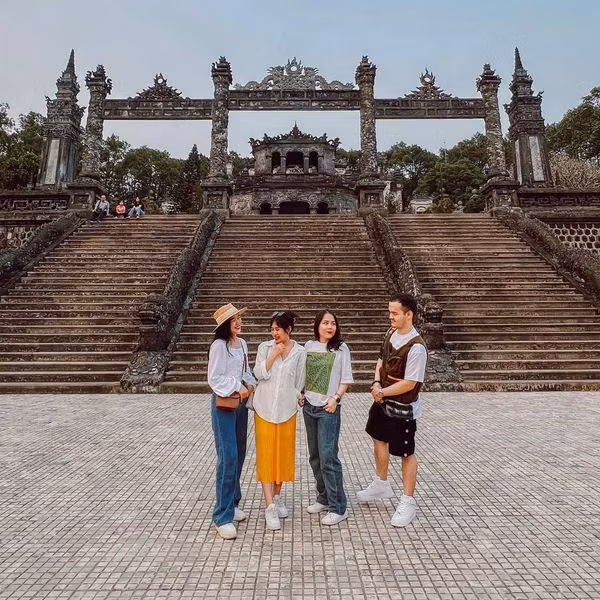 Vao tham cung An Dinh Hue, 'toa lau dai' dep hoa le-Hinh-6