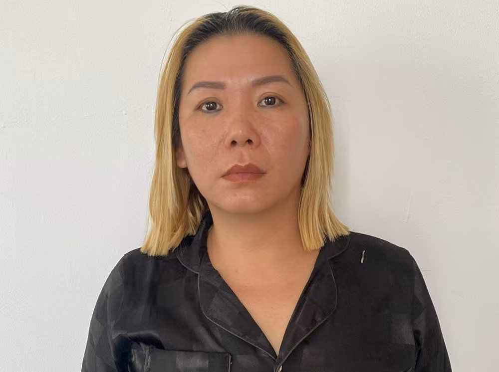 Lat tay 'ong trum' 19 tuoi ban nhieu thieu nu vao quan karaoke o Can Tho-Hinh-3